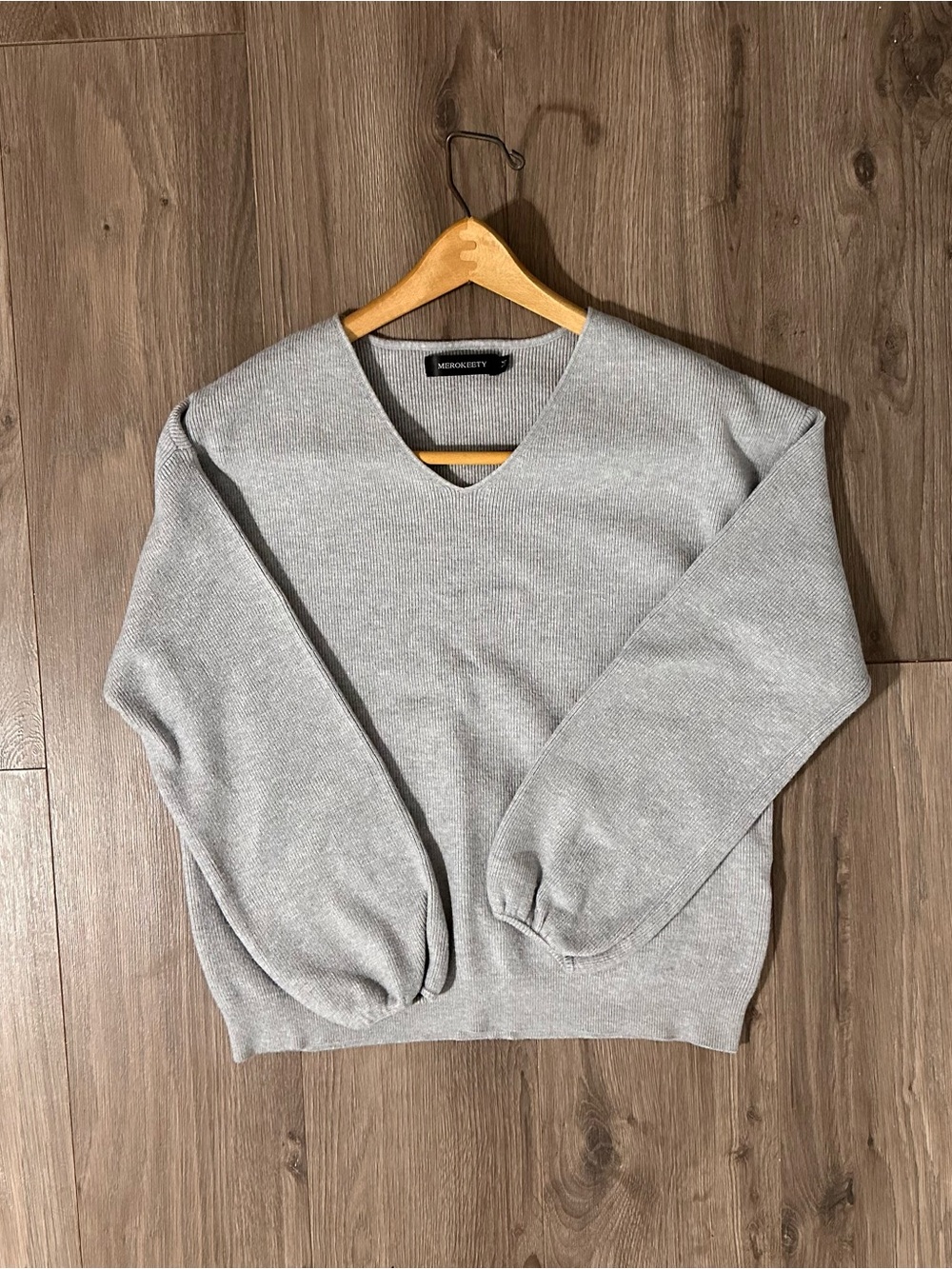 Merokeety Sweater Light Gray V-Neck Ribbed Knit Rounded Puff Cuffs